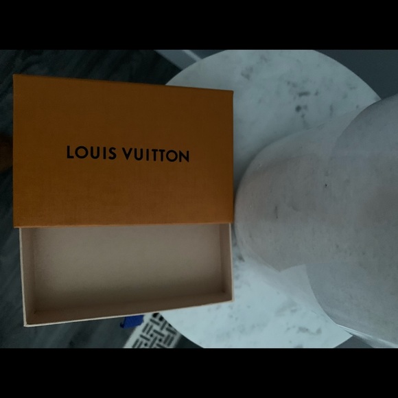 ❤️Like new LV Louis hoops🔥flash sale🔥 - Picture 7 of 7